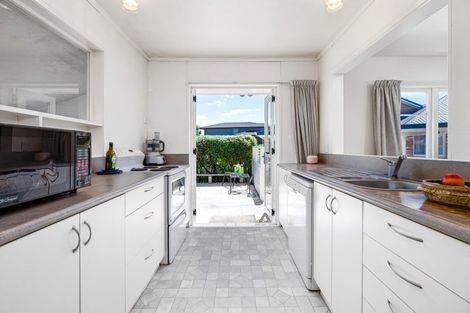 Photo of property in 18 Duncan Avenue, Te Atatu South, Auckland, 0610