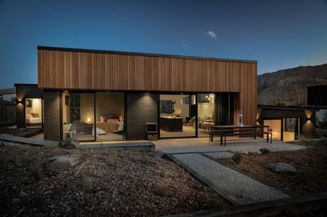 Photo of property in 17 Kapuka Lane, Wanaka, 9305