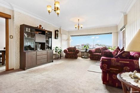 Photo of property in 11 Exminster Street, Blockhouse Bay, Auckland, 0600