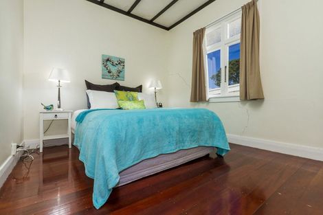Photo of property in 147 Vauxhall Road, Narrow Neck, Auckland, 0624