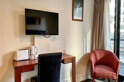 Photo of property in 6 Lancelot Road, Orewa, 0931