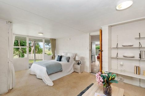 Photo of property in 112 Tiroroa Avenue, Te Atatu South, Auckland, 0610