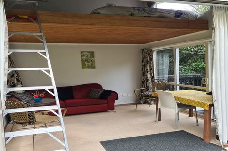 Photo of property in 10-12 Glenesk Road, Piha, New Lynn, 0772