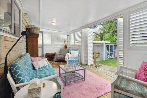 Photo of property in 90 Crawford Avenue, Mangere Bridge, Auckland, 2022