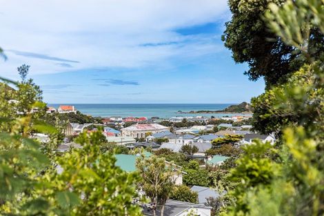 Photo of property in 2a Severn Street, Island Bay, Wellington, 6023