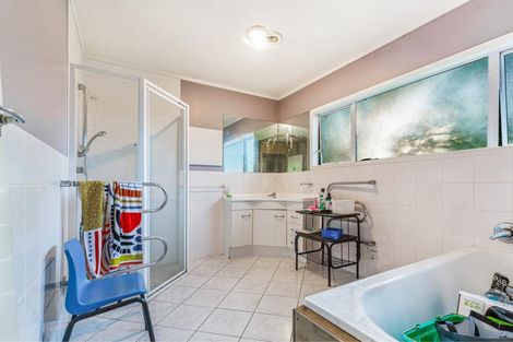 Photo of property in 74 Waimumu Road, Massey, Auckland, 0614