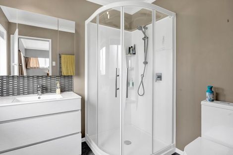 Photo of property in 14 Kowhai Street, Inglewood, 4330