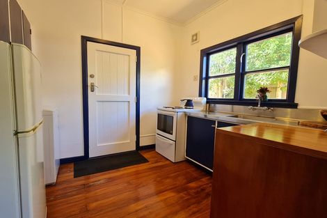 Photo of property in 87 Northland Road, Northland, Wellington, 6012