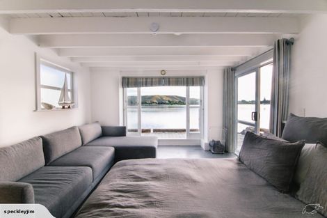 Photo of property in 18c Trevor Terrace, Paremata, Porirua, 5024