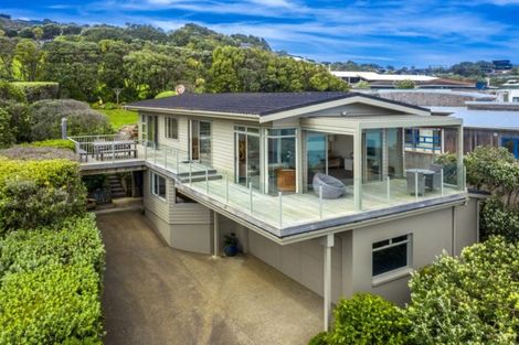 Photo of property in 42 Waitea Road, Muriwai, Waimauku, 0881