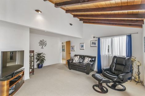 Photo of property in 1/22 Bronzewing Terrace, Unsworth Heights, Auckland, 0632