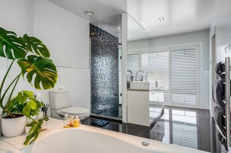 Photo of property in 87 Princes Street, Northcote Point, Auckland, 0627