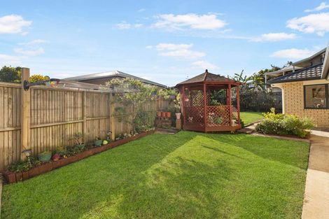 Photo of property in 16 Ewhurst Place, Goodwood Heights, Auckland, 2105