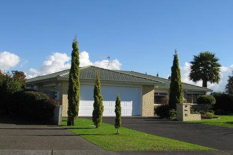 Photo of property in 14 Settlers Grove, Orewa, 0931