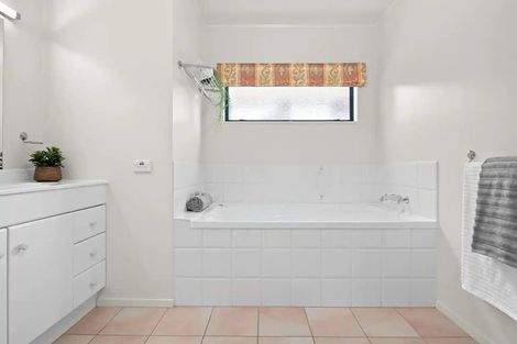 Photo of property in 11 Crowden Place, Harrowfield, Hamilton, 3210
