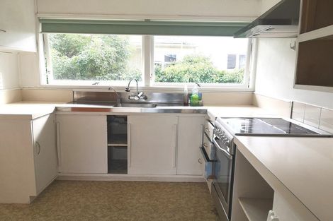 Photo of property in 170 Chivalry Road, Glenfield, Auckland, 0629