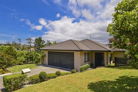 Photo of property in 6 Rising Parade, Fairview Heights, Auckland, 0632