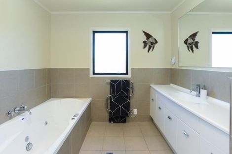 Photo of property in 21 Rochfort Road, Kahuranaki, Havelock North, 4295
