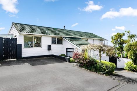 Photo of property in 797 East Coast Road, Northcross, Auckland, 0630
