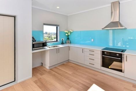 Photo of property in 43 Becker Drive, Weymouth, Auckland, 2103