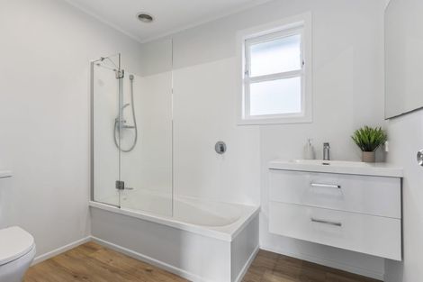 Photo of property in 11 Royal Arch Place, Rosehill, Papakura, 2113