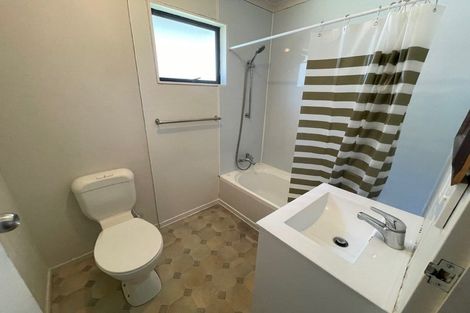 Photo of property in 1 Farnborough Crescent, Mangere, Auckland, 2022