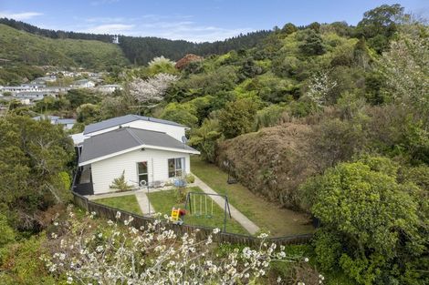 Photo of property in 5a Julia Place, Tawa, Wellington, 5028