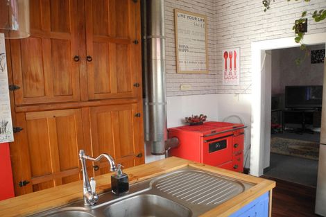 Photo of property in 22 Timaru Road, Waimate, 7924