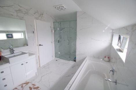 Photo of property in 17 Walter Ruddock Avenue, Kumeu, 0810