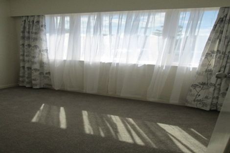 Photo of property in 302 Rangatira Road, Beach Haven, Auckland, 0626