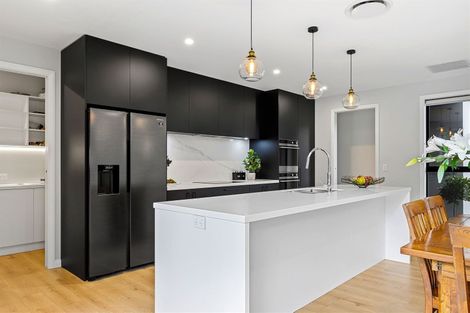 Photo of property in 6 Old Stone Lane, Cracroft, Christchurch, 8022