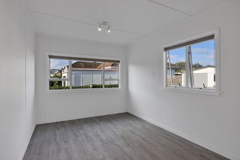Photo of property in 1352 Devon Road, Brixton, Waitara, 4382