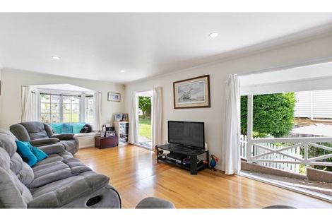 Photo of property in 1/14 Kiteroa Terrace, Rothesay Bay, Auckland, 0630