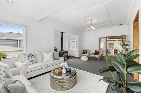 Photo of property in 43a Collins Avenue, Tawa, Wellington, 5028