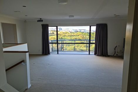 Photo of property in 140 Glanmire Road, Newlands, Wellington, 6037