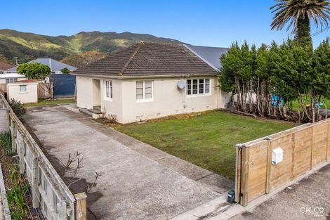 Photo of property in 112 Cambridge Terrace, Fairfield, Lower Hutt, 5011