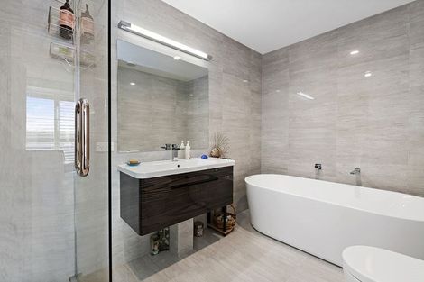 Photo of property in 2f Dodson Avenue, Milford, Auckland, 0620