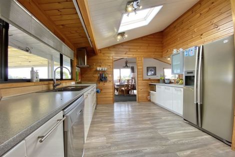 Photo of property in 91 Wiseley Road, West Harbour, Auckland, 0618