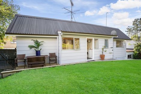Photo of property in 2/99 Oaktree Avenue, Browns Bay, Auckland, 0630