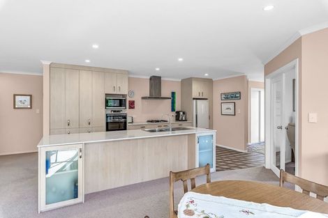 Photo of property in 82 Waipunahau Road, Waikanae, 5036