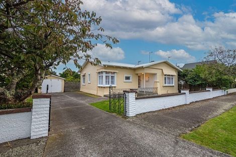 Photo of property in 16 Kowhai Avenue, Takaro, Palmerston North, 4410