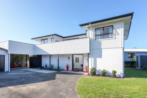 Photo of property in 100 Ocean Road, Whangamata, 3620