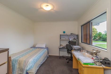Photo of property in 14 Pohutukawa Drive, Levin, 5571