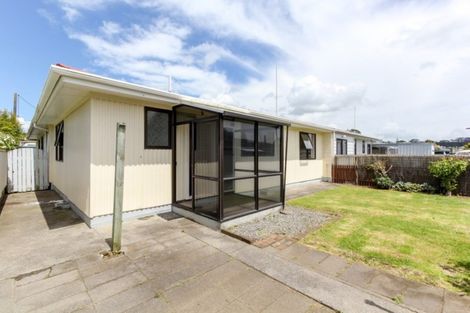 Photo of property in 2/458 Saint Aubyn, Moturoa, New Plymouth, 4310