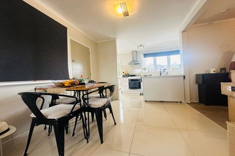 Photo of property in 25 Larnoch Road, Henderson, Auckland, 0610