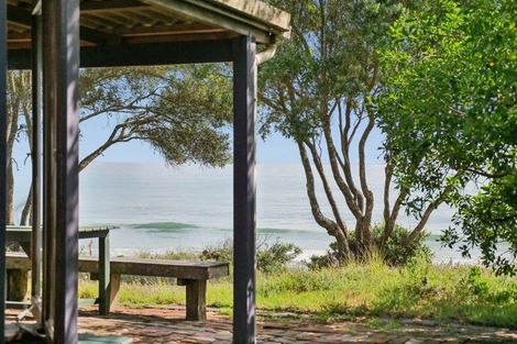 Photo of property in 135 Karewa Parade, Papamoa Beach, Papamoa, 3118