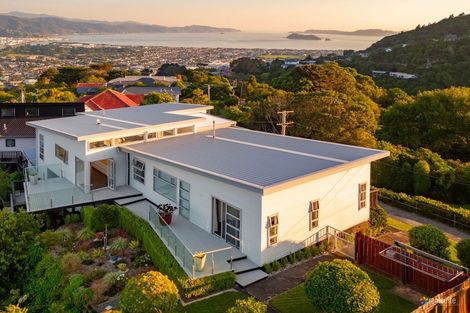 Photo of property in 37 Pekanga Road, Normandale, Lower Hutt, 5010