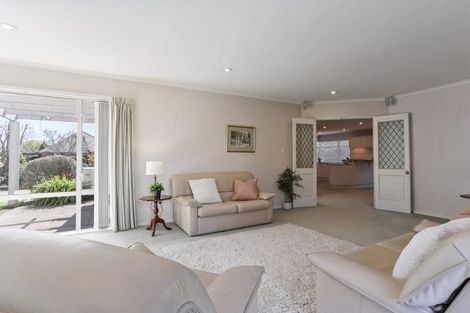 Photo of property in 4 Wardour Mews, Avonhead, Christchurch, 8042