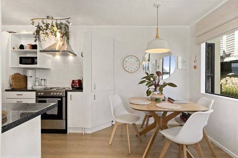 Photo of property in 2/238 The Esplanade, Island Bay, Wellington, 6023