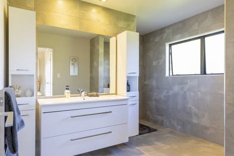 Photo of property in 3 Ingle Avenue, Waipahihi, Taupo, 3330